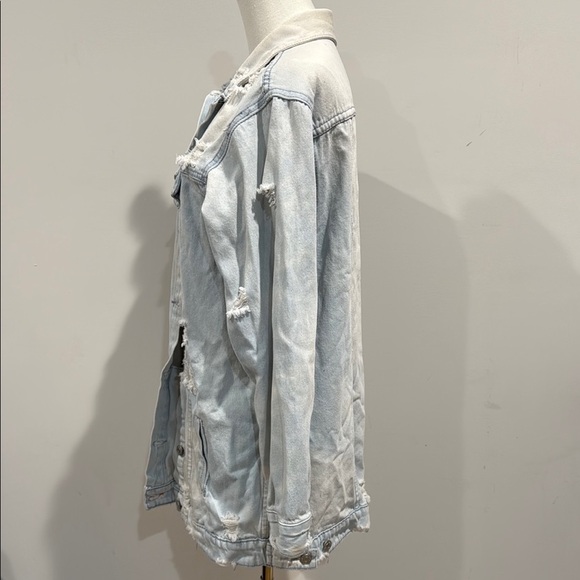 HOT & DELICIOUS Size L Distressed Light Blue Denim Jacket - Picture 3 of 15